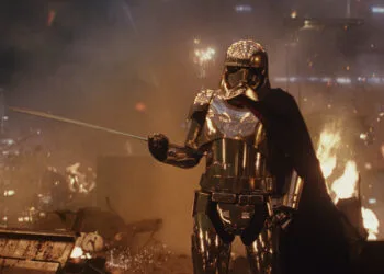 Star Wars: The Last Jedi..Captain Phasma (Gwendoline Christie) ..Photo: Lucasfilm Ltd. ..© 2017 Lucasfilm Ltd. All Rights Reserved.