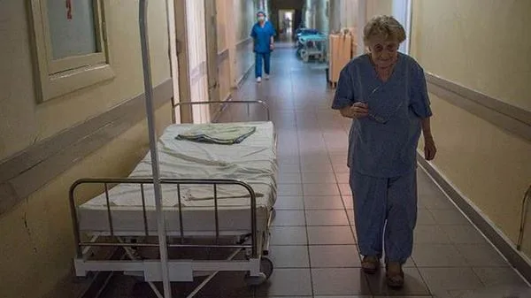 the-oldest-surgeon-of-russia-is-alla-ilyinichna-levushkina6