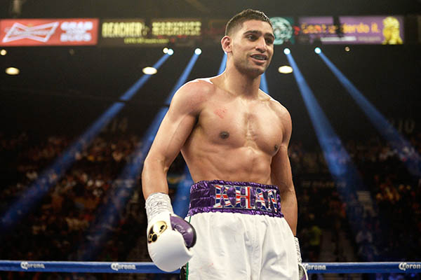 LAS VEGAS, NV - MAY 03: Amir Khan smiles as he heads to his corner while taking on Luis Collazo during their welterweight bout at the MGM Grand Garden Arena on May 3, 2014 in Las Vegas, Nevada.   Harry How/Getty Images/AFP