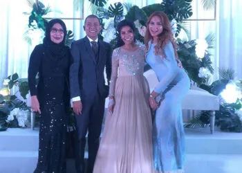 Normah Damanhuri dan Liana Rosli bersama pengantin