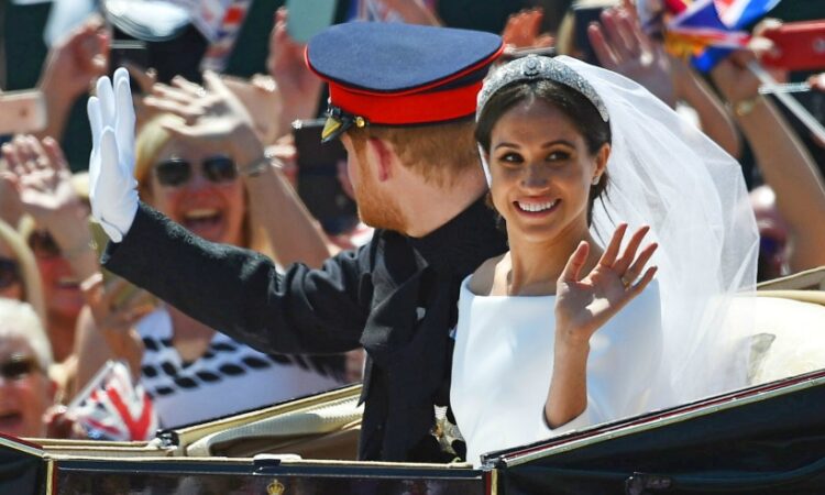 Pic Bruce Adams /Copy Unknown - 19/5/18Prince Harry Meghan Markle Royal Wedding day at Windsor Castle, Berkshire, - The Duke and Duchess of Sussex take the corner at the long walk.