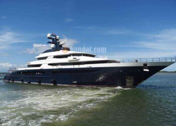 The Cayman Island-registered vessel Equanimity, which is reportedly worth some 250 million USD and is owned by Jho Low, a former unofficial adviser to the Malaysian fund 1MDB, is pictured at Benoa harbour on Indonesia's resort island of Bali on April 13, 2018.Indonesian police on February 28 boarded and searched the luxury vessel Equanimity which was being sought by US investigators as part of their probe into Malaysian state fund 1MDB. / AFP PHOTO / SONNY TUMBELAKA