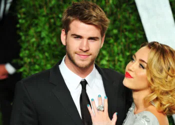 WEST HOLLYWOOD, CA - FEBRUARY 26: Actor Liam Hemsworth (L) and entertainer Miley Cyrus arrive at the 2012 Vanity Fair Oscar Party hosted by Graydon Carter at Sunset Tower on February 26, 2012 in West Hollywood, California. (Photo by Alberto E. Rodriguez/Getty Images)