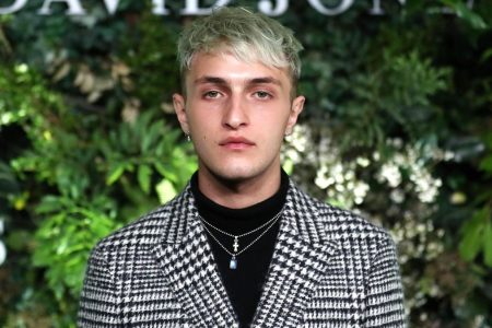 Gara Gara Foto Ini Anwar Hadid Kini Dikatakan Sudah Murtad