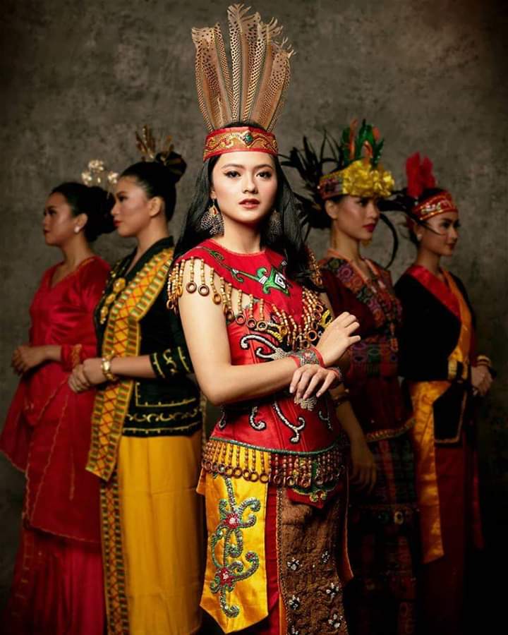 [GAMBAR] Lihat 39 Kostum Kebangsaan Puteri Indonesia Yang Cukup Unik