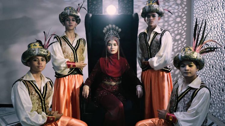 Wany Hasrita Tampil Dengan 'Canggung' - Murai MY