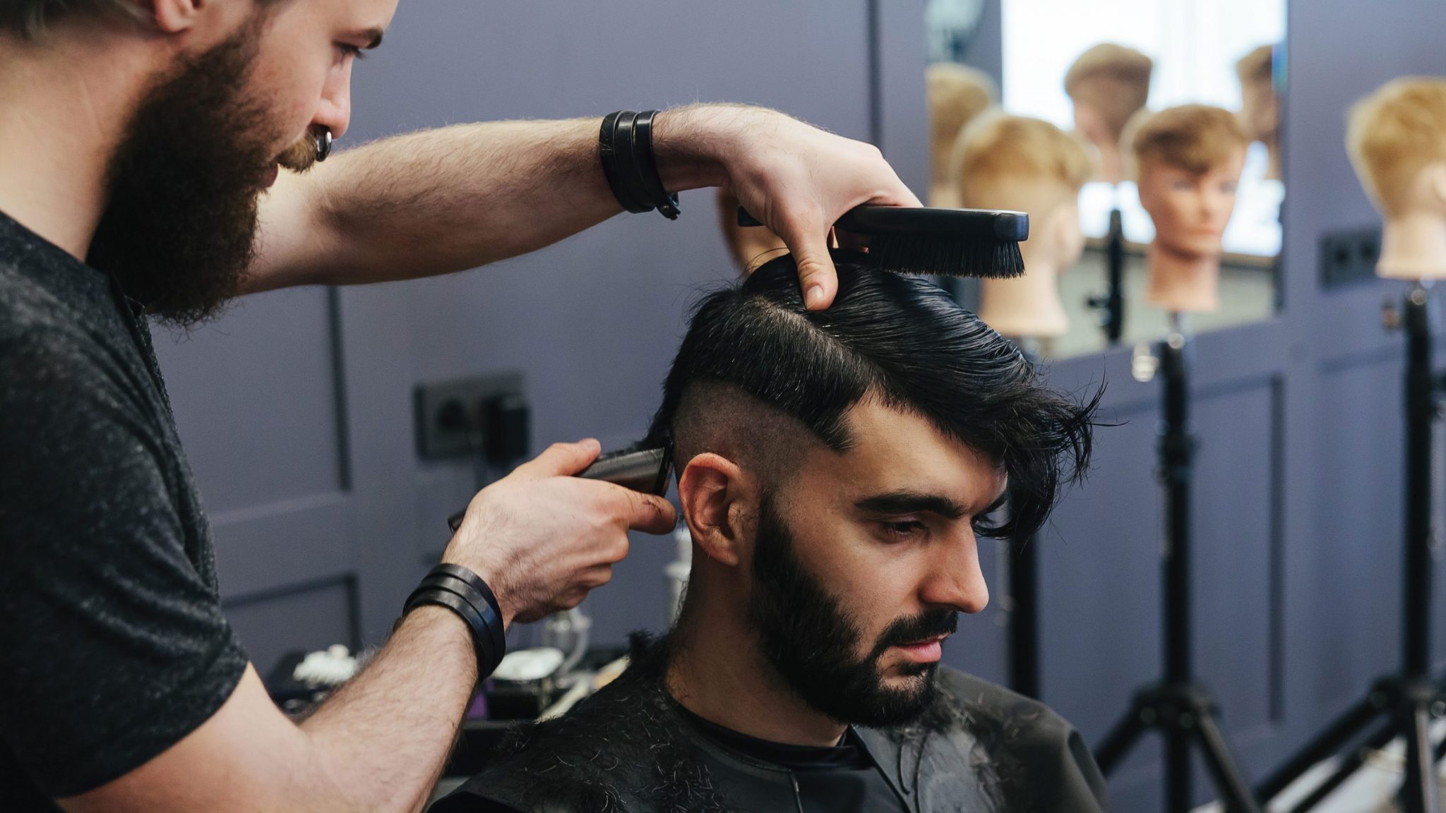 Jadikan Rumah Sebagai Barber  Ini Cara Gunting Rambut  