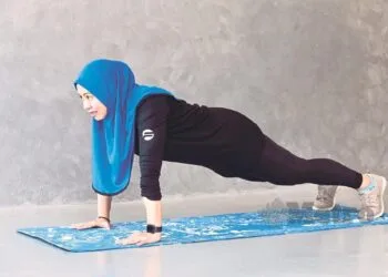 BANGI 16 MEI 2019. Jurulatih kecergasan Tasvengers, Natasha Zainal menunjukkan senaman intensiti rendah semasa berpuasa di Tasvengers The Space, Bangi. NSTP/INTAN NUR ELLIANA ZAKARIA