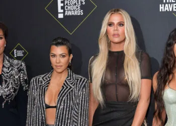 SANTA MONICA, CALIFORNIA - NOVEMBER 10: (L-R) Kris Jenner, Kourtney Kardashian, Khloé Kardashian and Kim Kardashian attend`Kim Kardashian the 2019 E! People's Choice Awards at Barker Hangar on November 10, 2019 in Santa Monica, California. (Photo by Rodin Eckenroth/WireImage)