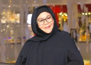 PETALING JAYA 22 AUGUST 2017. Pelakon, Erma Fatima dikenali Mak Cun ketika Peniagawati lancarkan program Malaysia Fashion and Business Mission to New York . NSTP/NURUL SHAFINA JEMENON