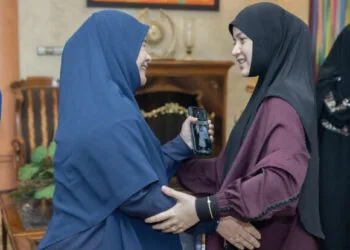 via Instagram Lisa Surihani