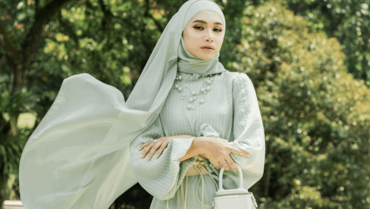 VIA Instagram Iman Troye