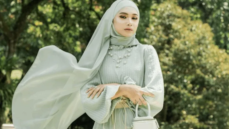 VIA Instagram Iman Troye