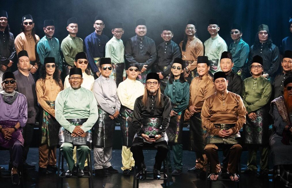 30 Rockers Lagenda berkumpul untuk Rakaman Takbir Hari Raya organized by Hombre x Siar, semuanya berpakaian Baju Melayu Tailored Fit Hombre lengkap bersampin di Panggung Bandaraya KL.