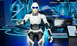 [VIDEO] “Hi, Saya AiMOGA!” – Robot Canggih Pertama Kini Bertugas di KL