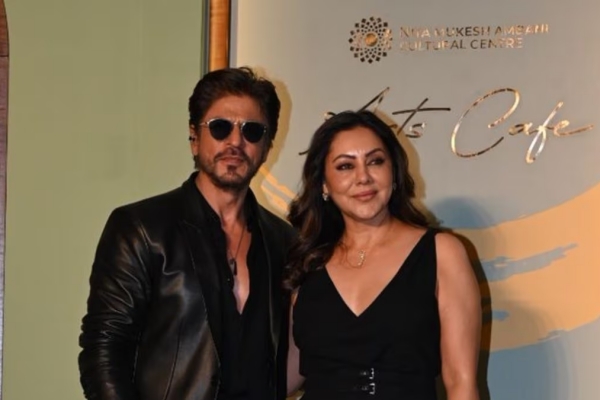 Siapa 4 Aktres Yang Berjaya Buat Gauri Khan Cemburu Apabila Berlakon Bersama SRK ?