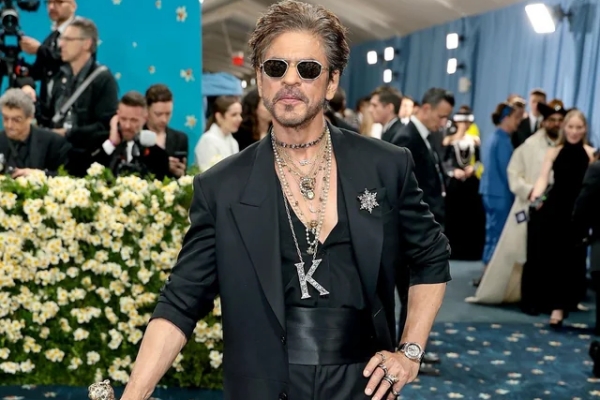 [VIDEO] “Saya Shah Rukh”- Peminat Kecewa Apabila Wartawan Tak Kenal SRK Di Met Gala 2025