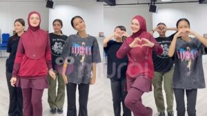 [VIDEO] Gelagat Siti Nurhaliza Menari Trend ‘Like Jennie’, Curi Perhatian Netizen!-“TokTi Baru Habis SPM Ke?..”