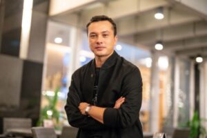 Jarang Muncul, Peminat Tak Keruan Lihat Nicholas ‘Belanja’ Gambar- “Ini Ujian… Zoom 3X”