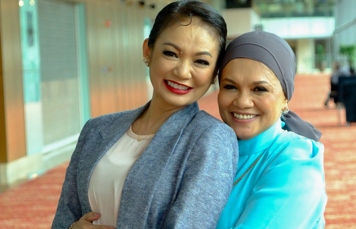 “Kami Berbeza Tapi…” – Salamiah & Atilia Satu Pentas, Dua Jiwa, Satu Nada
