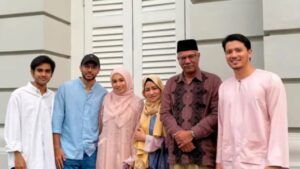 [VIDEO] Gelagat Fattah Amin Bergambar Dengan Keluarga Amira Othman, Curi Perhatian Ramai!