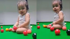 [VIDEO] Gelagat Anak Tok Ram Main Bola Snooker, Curi Perhatian Ramai!-“Ajaran Daddy Ni”