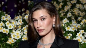 Hailey Bieber Dedah Jual Perniagaan Skincare Rhode Bernilai RM4.7 Bilion