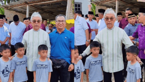 [VIDEO] Sultan Pahang Bergambar Dengan Kanak-Kanak Kembar 3, Rakyat Teruja!