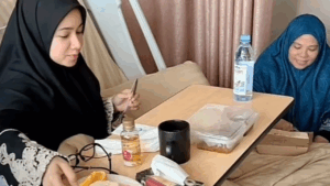 [VIDEO] Amira Othman Dilawat Ibu Fattah Amin, Hanya Ziarah Biasa Atau Petanda Sesuatu?