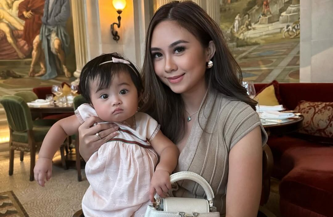 [VIDEO] Intan Najuwa Rai Hari Lahir, Telatah Lunara Buat Netizen ‘Geram’-“Mommy Tepi Sikit..”