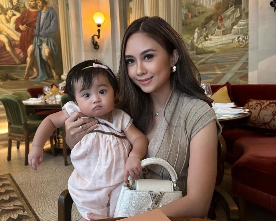 “Esok Kena Saman Menggelupur”- Netizen Bengang “Acik FB” Komen Jijik Anak Intan Najuwa
