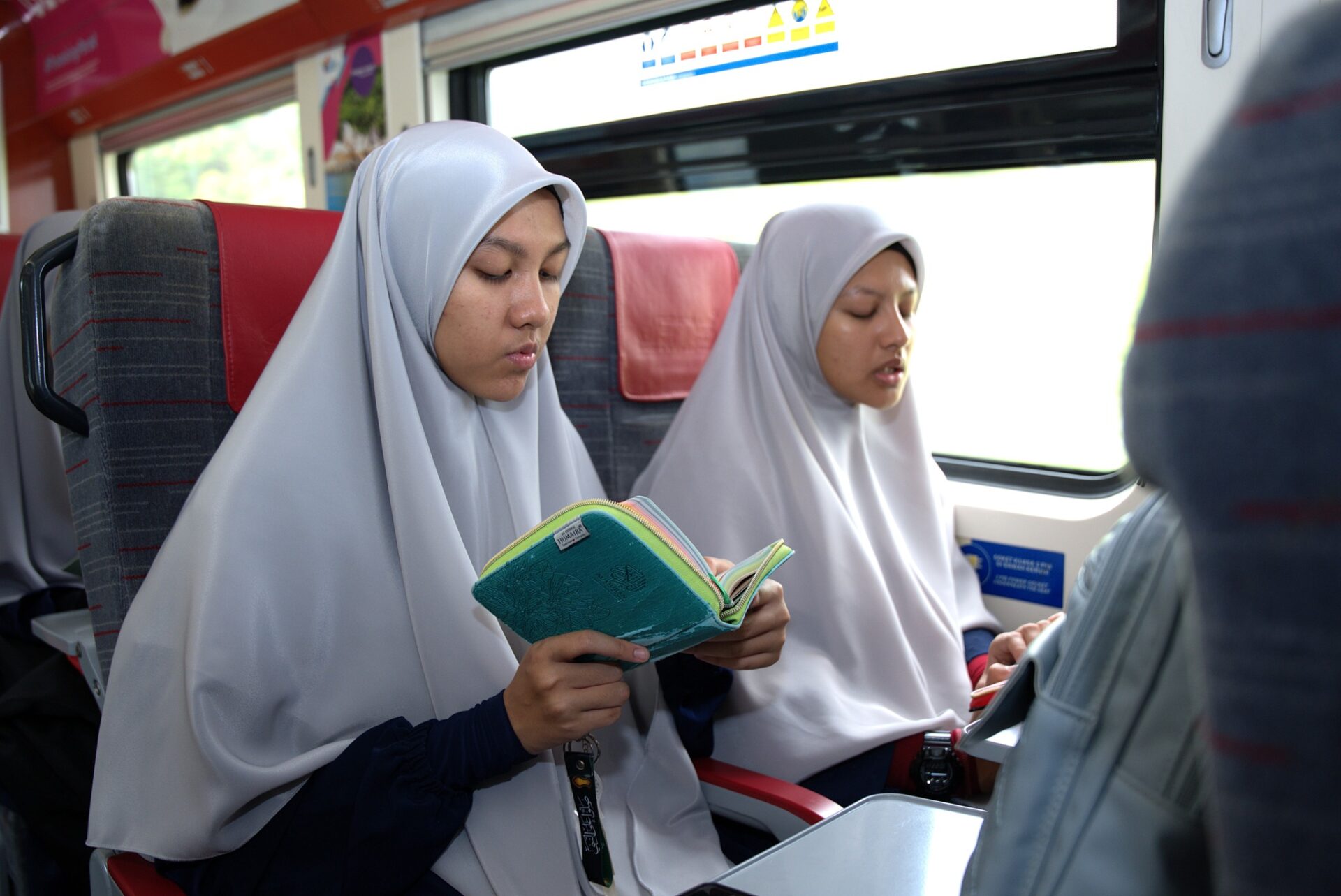 [VIDEO] 3 Kali Khatam Al-Quran Dalam Tren KL ke Hatyai, Menteri Luah Rasa Syukur