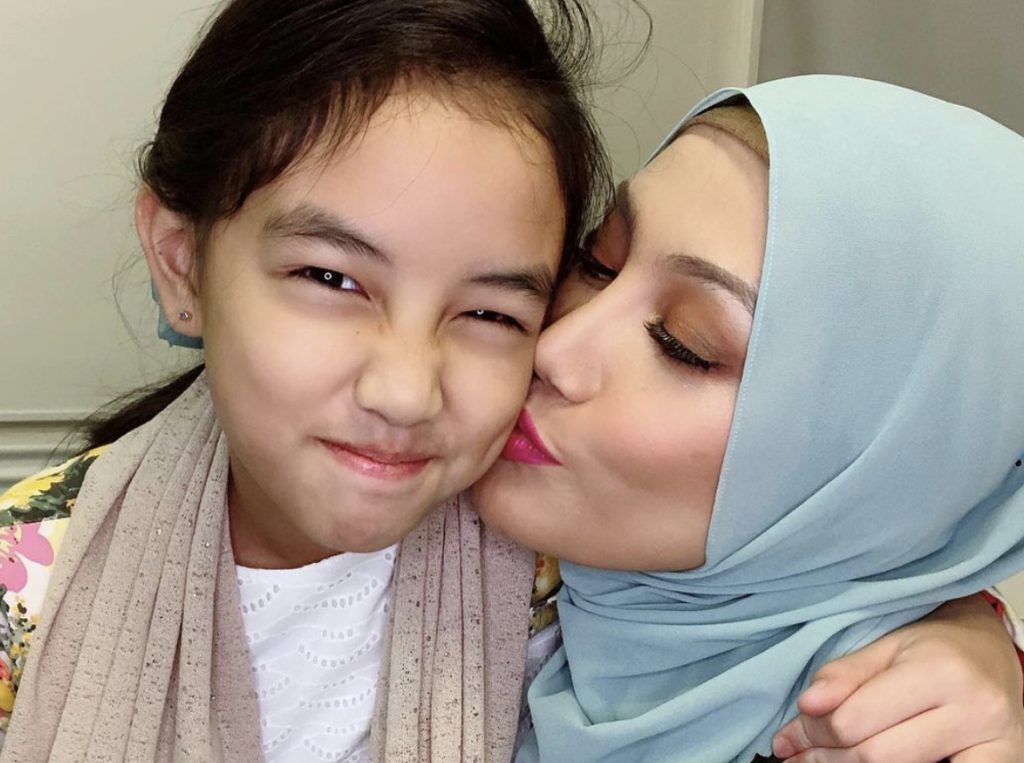 Erra Fazira Bangga Anak Tunggal, Engku Aleesya Cemerlang 7A IGCSE Usia Remaja