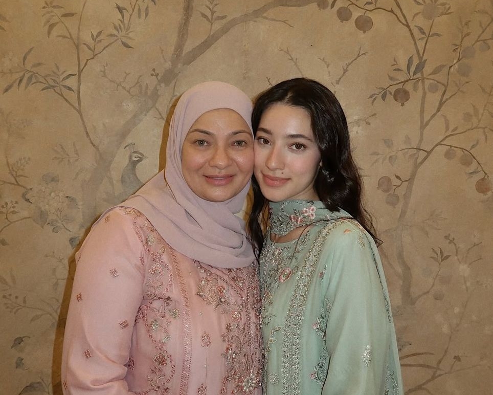 [FOTO] Ameera Khan Kongsi Gambar Zaman Muda Noor Kartini, Tapi Lain Pula Netizen Tegur