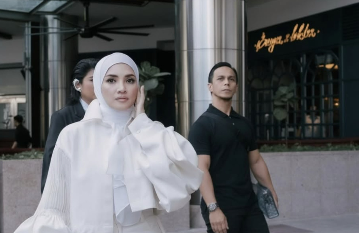 [VIDEO] Pond*n Masuk Neraka? Jawapan Selamba Fazura Lepas Disakat Bukti ‘Friendship Goal’