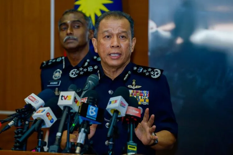 KUALA LUMPUR, 24 Sept -- Ketua Polis Negara Datuk Seri Mohd Khalid Ismail bercakap pada sidang media mengenai tangkapan Op Sparrow di Menara Bukit Aman hari ini.--fotoBERNAMA (2025) HAK CIPTA TERPELIHARA