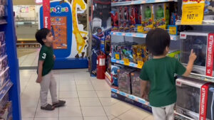[VIDEO] Gelagat Afwa Shopping Mainan Buatkan Netizen Terhibur-“20 Kali Round Dah…”