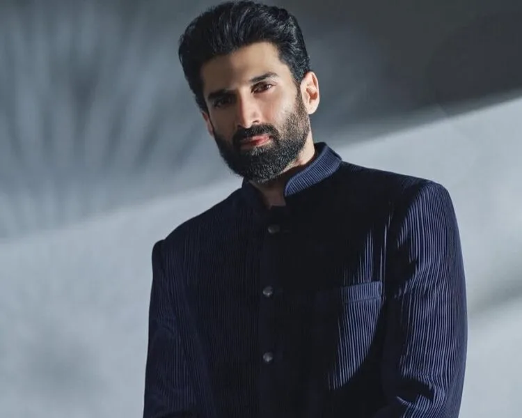 Foto - @adityaroykapur (IG)
