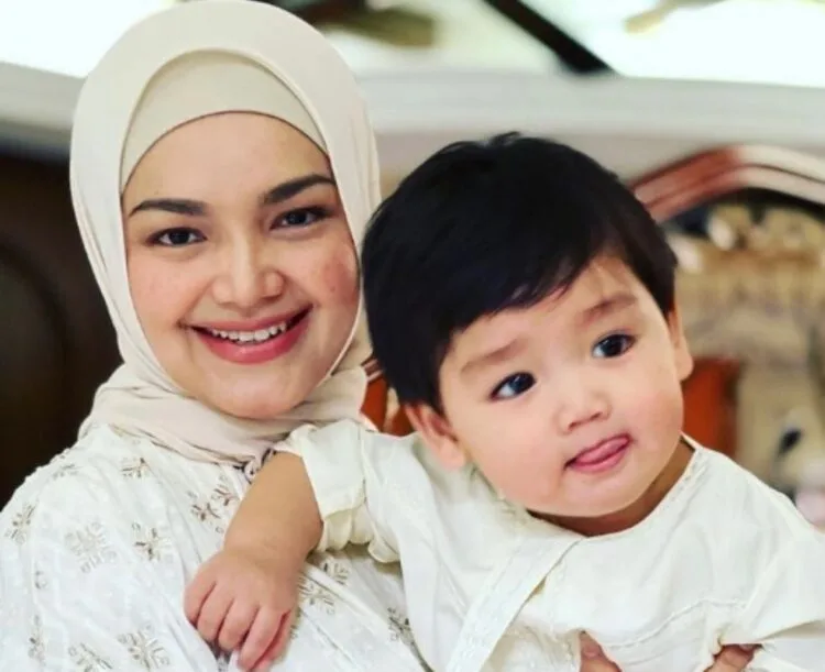 via Instagram Siti Nurhaliza