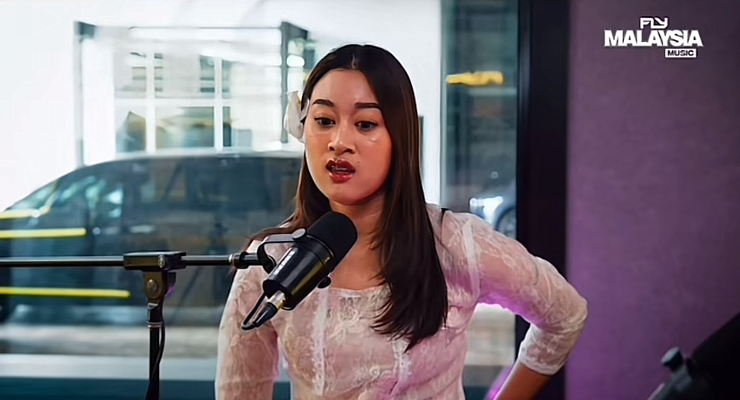 [VIDEO] Netizen Suka Dengar Aisha Retno ‘Speaking English’- “Please Jadikan Dia DJ Radio”