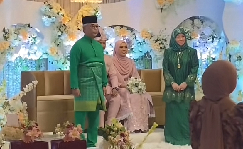 [VIDEO] Sultan Pahang & Tunku Azizah Hadiri Majlis Perkahwinan Anak Sahabatnya!