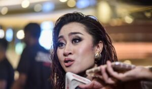 Aisha Retno Pengsan Di Belakang Pentas Akibat Serangan Panik, Enggan Dikejarkan Ke Hospital