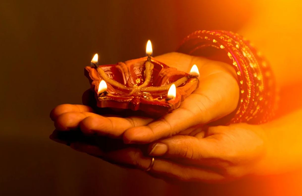 RTM Serikan Deepavali Anda Dengan 12 Tayangan Hebat dan Bermakna