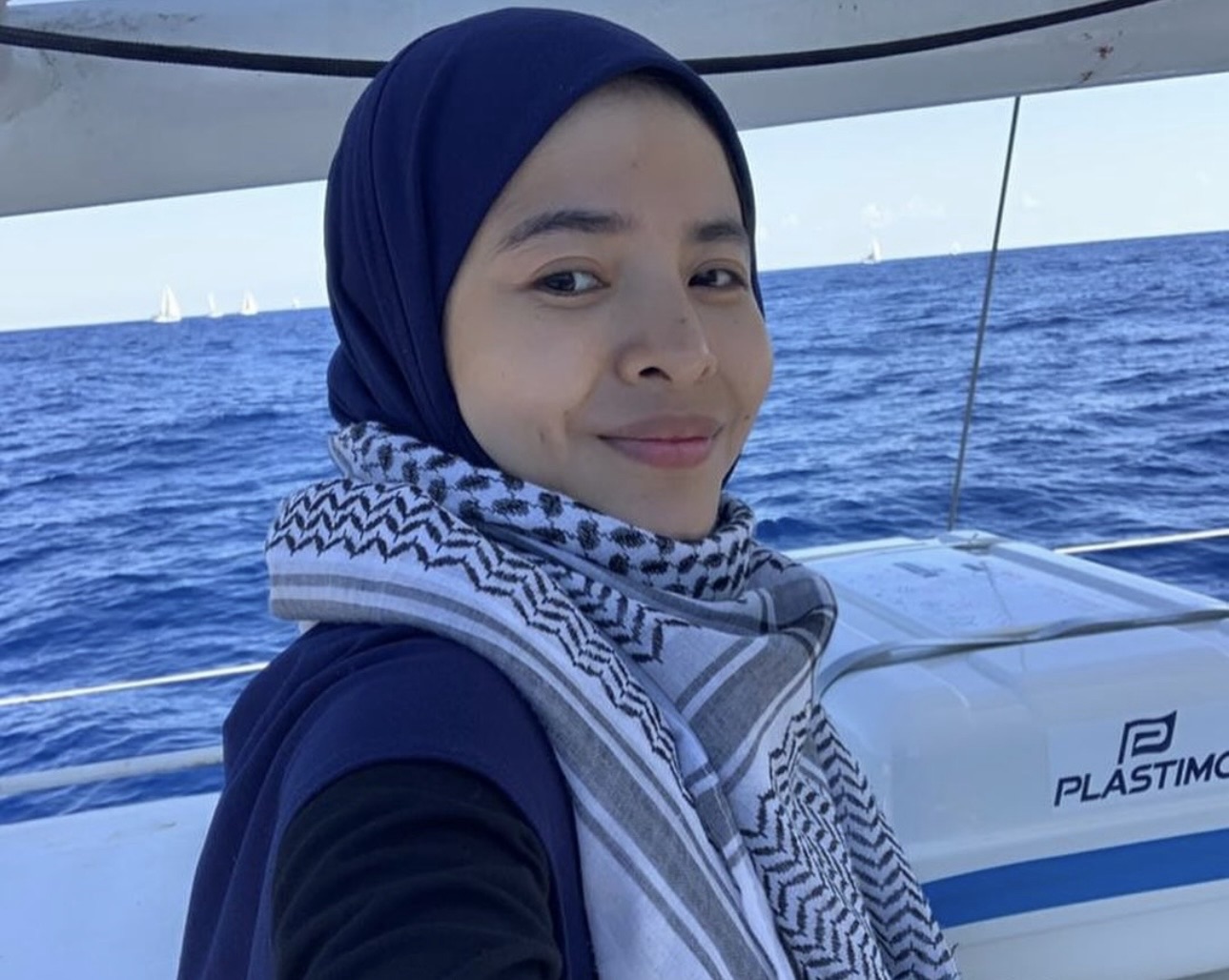 Nadzmi Adhwa Mengenangkan Nasib Isteri Yang Ditahan ‘Israhell’-“Apa Lah Yang Awak Tengah Rasa Ya..”