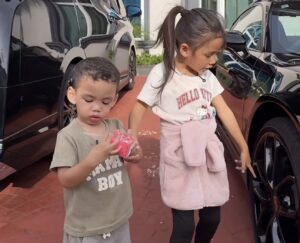 [VIDEO] Gelagat Raudhah & Luqman Review Kereta Baru Ammar Ahyan, Netizen Terhibur!