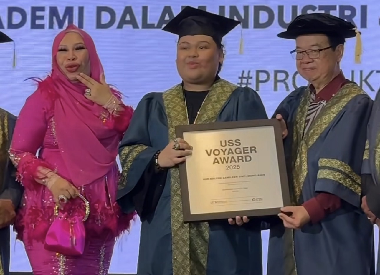 [VIDEO] DSV Kongsi Momen Cik B Terima Pengiktirafan USS Voyager Awards 2025-“Tahniah Sayang Mama..”