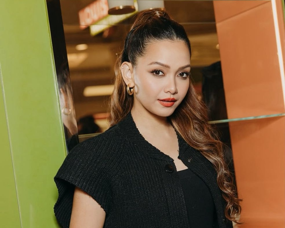 Ulas Soal Seksi, Azira Akui De Fam Ada Etika Pemakaian- “Sebagai Muslim Tahu Apa Boleh Pakai Atau Tak”