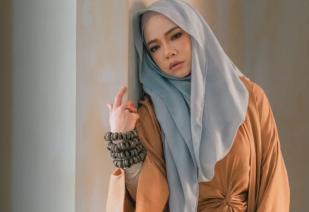 Nora Danish Buktikan Wanita Berhijab Juga Mampu Berfesyen Menerusi Amber Oasis 2.0: Mirage