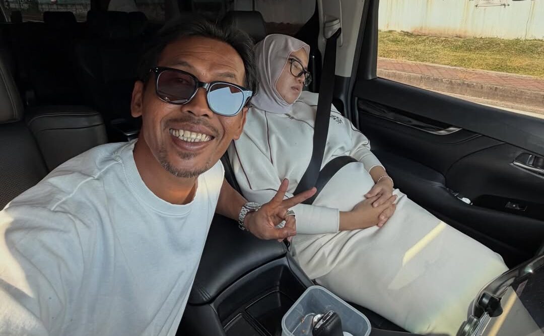 Shuib Rakam Gambar Watie Tidur Dalam Kereta, Curi Perhatian Netizen-“Bininya Bawa Budak Tu…”