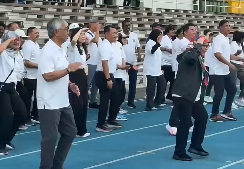 [VIDEO] Telatah Sultan Pahang & Tunku Azizah ‘Berzumba’ Raih Perhatian Ramai